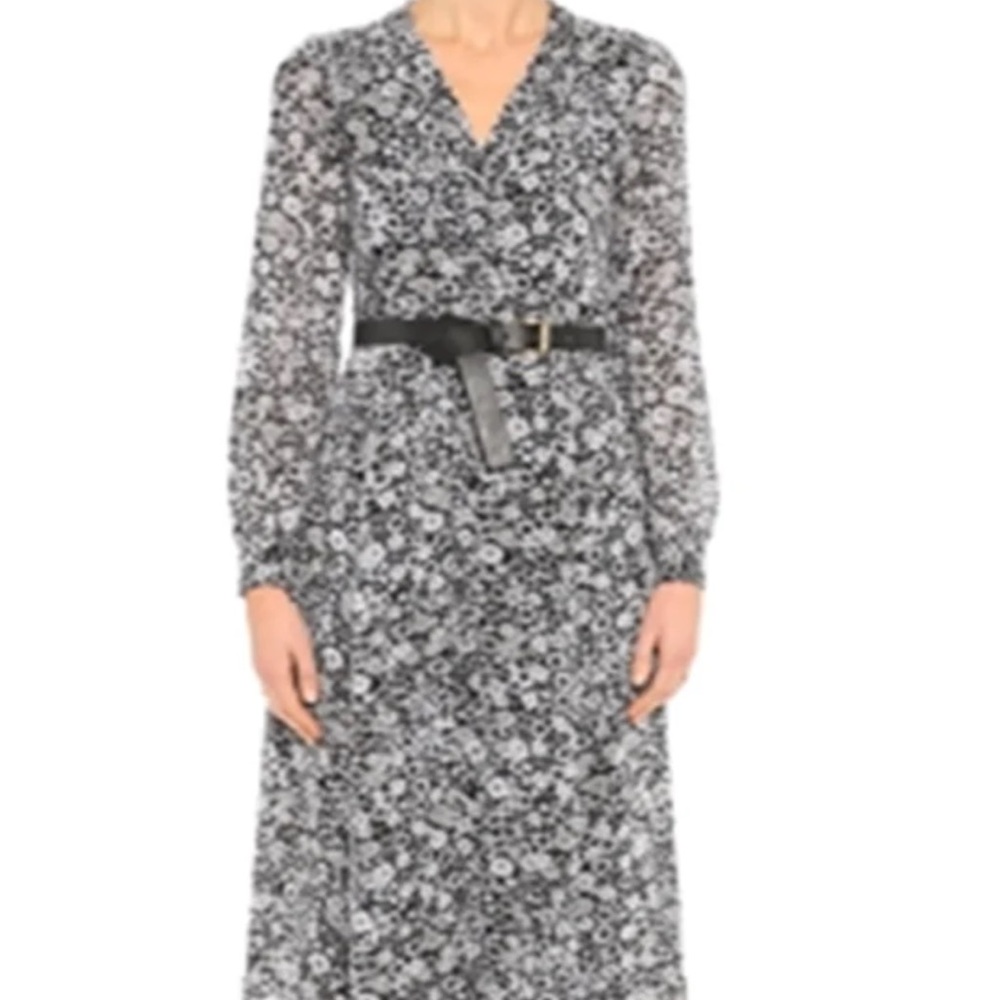 Michael Kors
Floral Black and White Dress